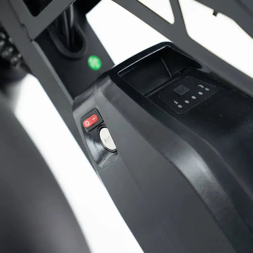 QMWheel V20 Pro fatbike in lichtgrijs, productfoto 10