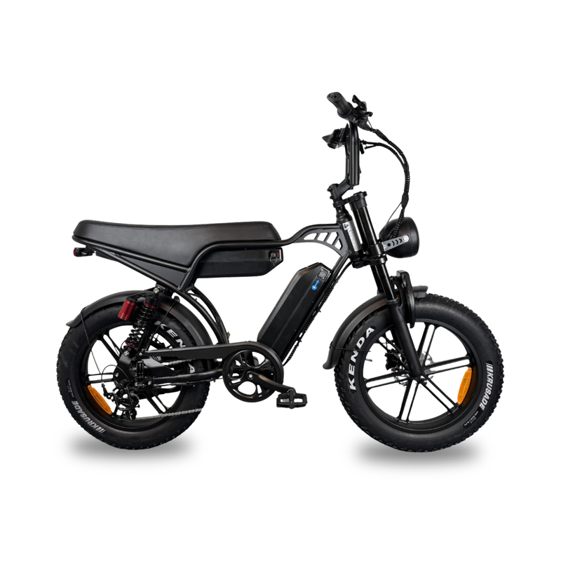 QMWheel V29 Pro Doppelakku Fatbike in Schwarz, komplette Seitenansicht mit langem Sattel, Akku im Rahmen und Kenda-Reifen